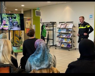 Ouderkamer-Bijeenkomst Onwijze moeders en Samen leren spelen